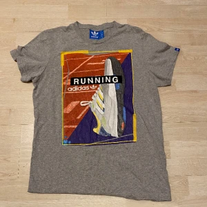 Adidas T-Shirt - Adidas tröja som inte används säljes.  Fraktas inom 48h📦📩