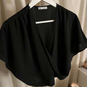 Omlottblus  - Från zara storlek M. Aldrig använd 