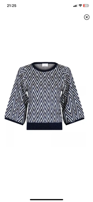 Festtopp - Säljer min jättefina tröja som tyvärr inte kommer till användning, nyskick då jag bara använt den två gånger!