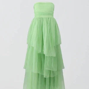 Gina Tricot tulle dress - Helt ny oanvänd klänning, prislappen sitter kvar. 