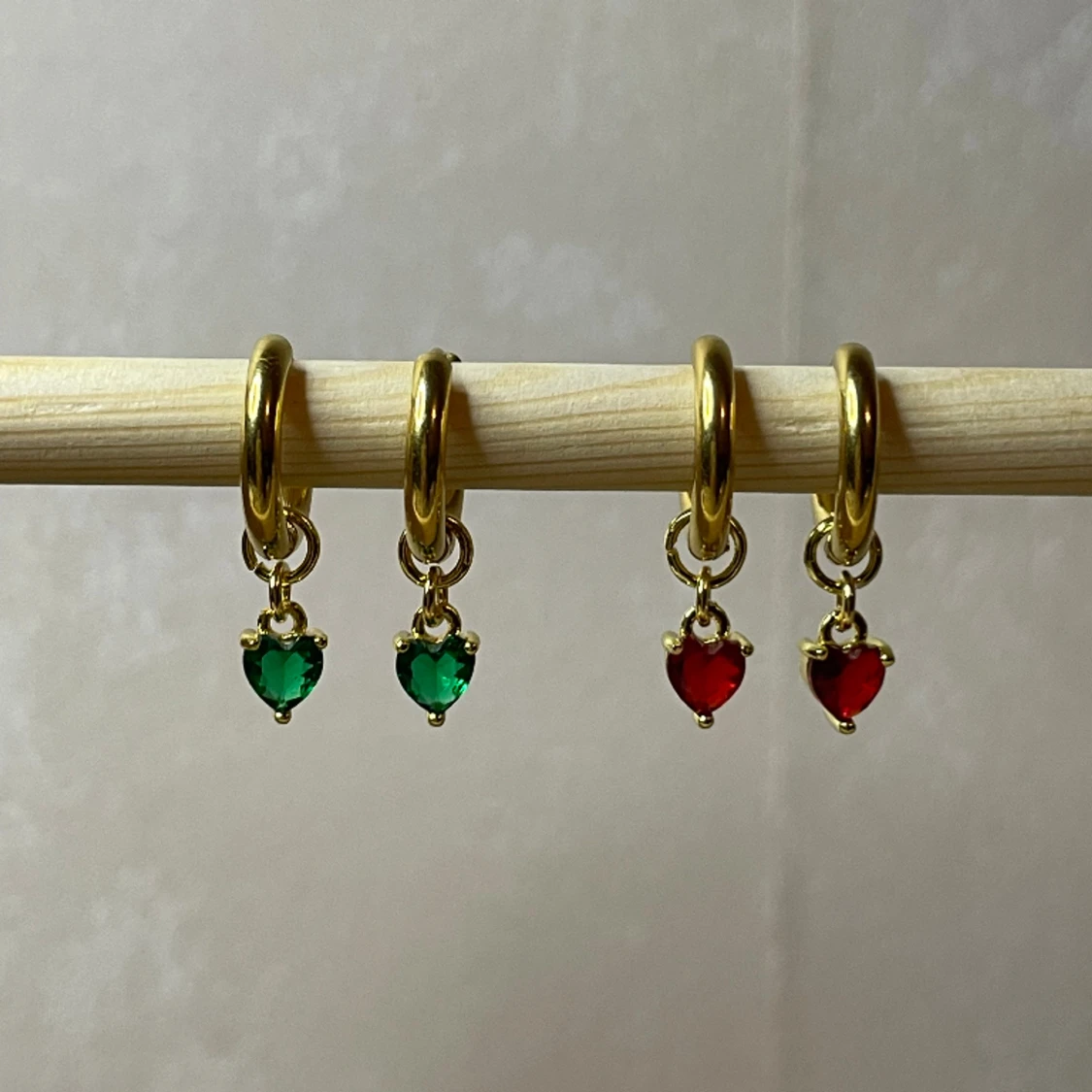 Gröna hjärtan. Guldpläterad örhängen - 90