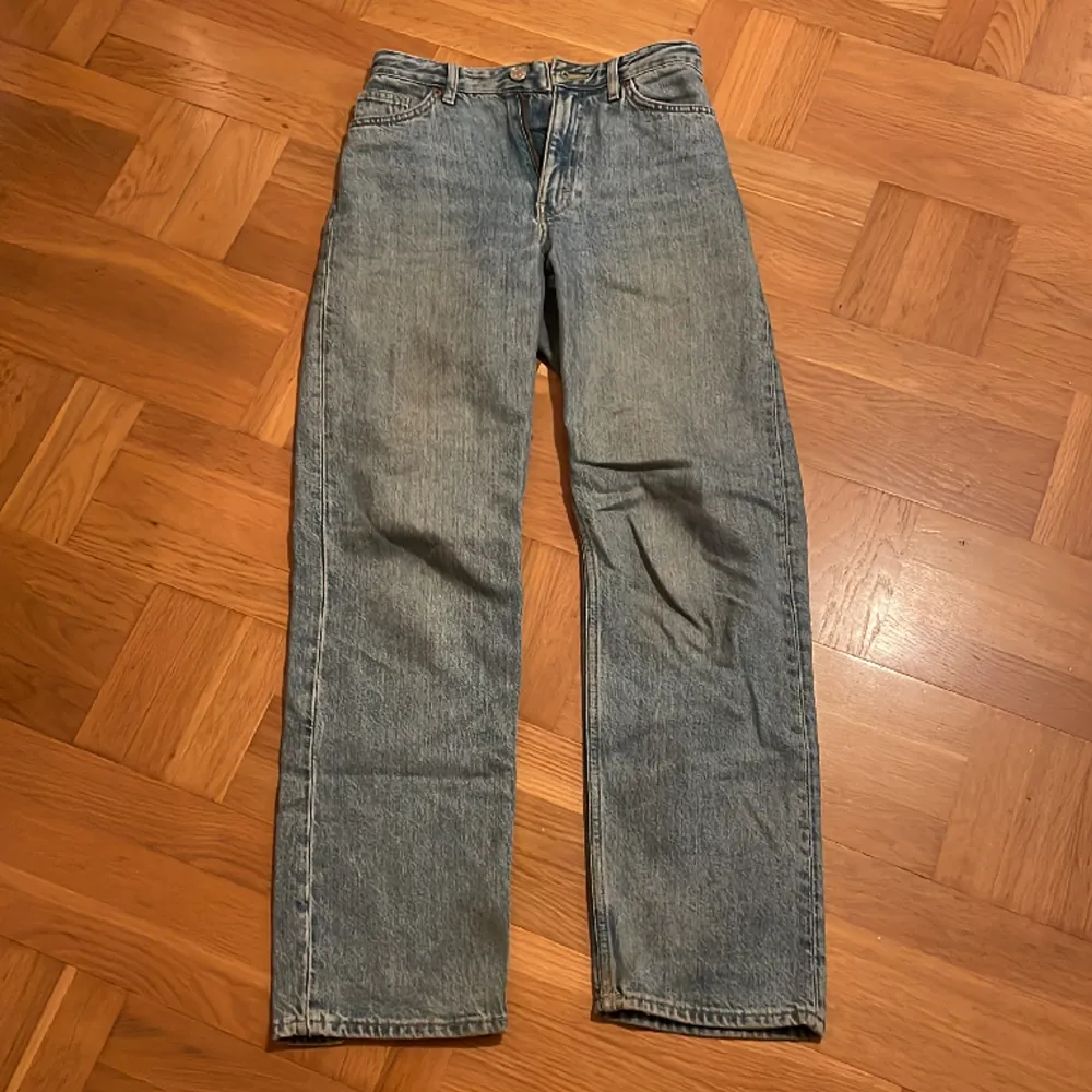 Jeans som inte längre passar, har använt några gånger men är fortfarande fräscha. . Jeans & Byxor.