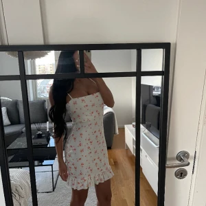 Klänning - Jätte fin använd 2-3 gånger 