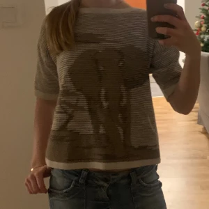 Stickad t-shirt - jättenajs stickad t-shirt i fint skick! Kontakta vid intresse💓