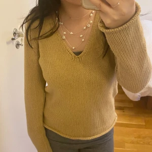 Stickad tröja - Superfin stickad tröja i bra skick. Skriv om ni har frågor💞