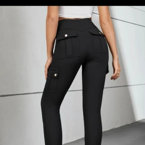 Leggings  - Super snygga leggings från shein! Råka köpa två par så säljer ena❤️ Prislapp kvar 