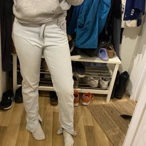 Jeans - Jeans från zara använder knappt