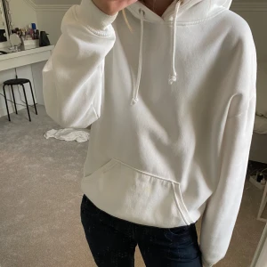Hoodie  - Jätte fin hoodie från bikbok nästan aldrig andvänd, men som har en defekt på framsidan men som inte syns när man har på sig hoodien och en defekt på baksidan men som jag tror går bort i tvätten.💗💗