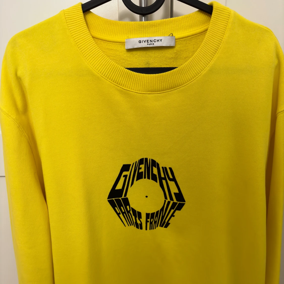 Givenchy tröja näst till oanvänd  - 90