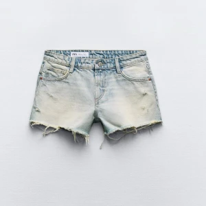 Lågmidjade shorts - Lågmidjade jeansshorts från zara, aldrig använda med lappen kvar! 🩷 