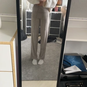 Byxor - Säljer dessa SUPER sköna byxor från Cubus 💕💕