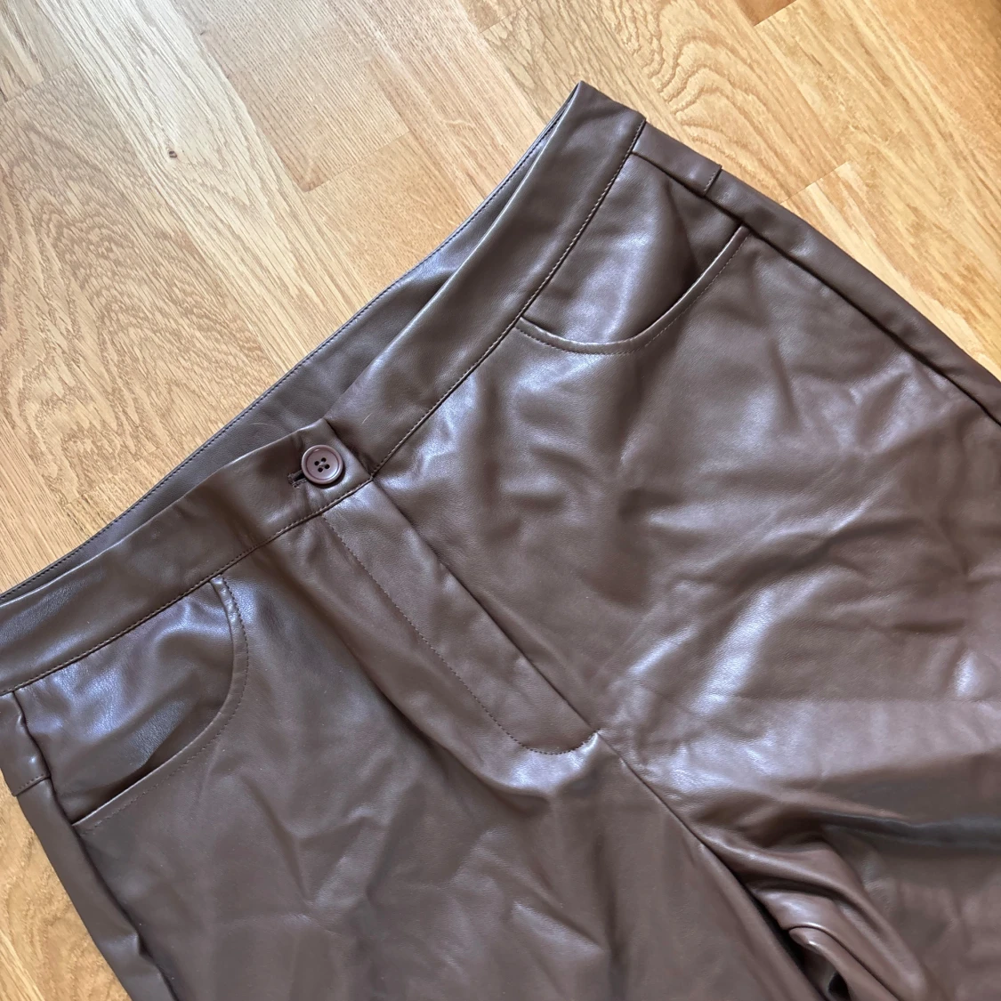 Svarta skinnbyxor  - 92