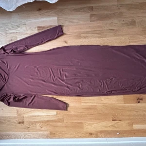 Brun långklänning  - Fin brun långklänning 