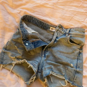 Jeansshorts  - Fina jeansshorts nu till sommaren från zara i storlek 34 