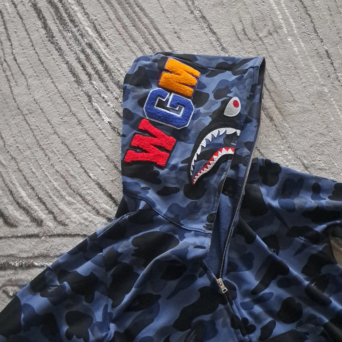 Bape Hoodie,har inte använt den på länge nu den har inga problem har inte använt den nån gång och allt är som de ska vara (pris kan diskuteras) - 92