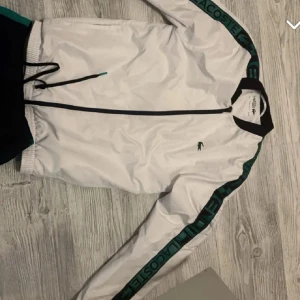 Lacoste dress  - Lacoste dress pris kan diskuteras 