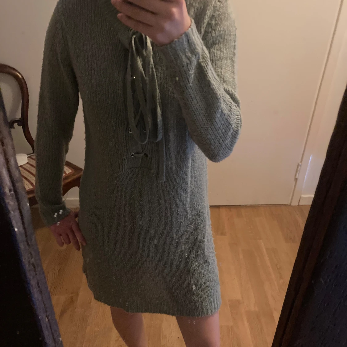 Grå stickad klänning - 91