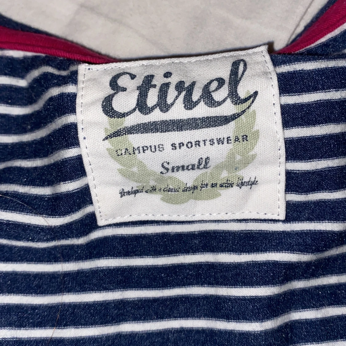 Blå och vit randig tröja - 91