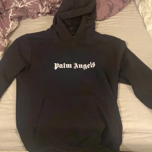 Skön hoodie  - Fin och tunn tröja från palm angels jätte fin och skön 