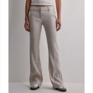 Nelly linne byxor  - Säljer dessa då det är lite för stora för mig  , endast testade en gång . Ny pris 499kr, Säljer för 350kr! 