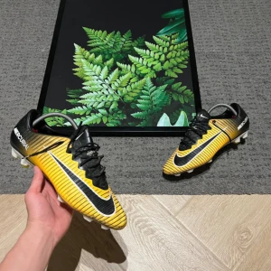 Nike mercurial - Nike mercurial ACC, storlek 47, väldigt bra skick, FG dobbar, fraktas samma dag 