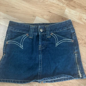 Levi jeanskjol  - Jätte fin jeanskjol. Storlek S