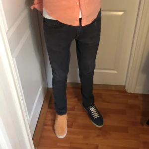 Tiger of Sweden jeans  - Tja, säljer snygga tiger of Sweden jeans stl. 31/34. Inga defekter på plagget. Nypris 1600, mitt pris 300. Tveka inte att skriva om ni har några frågor eller vill köpa.