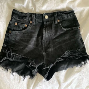 Jeans shorts - Mid waist jeans shorts från zara ❤️
