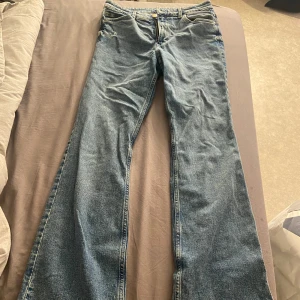 Bootcut jeans  - Bootcut jeans i nyskick! 