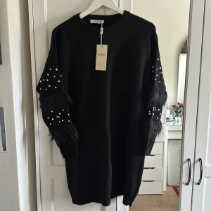 Svart tröja - Fick den som present men den är inte min stil och har redan många stickade tröjor.