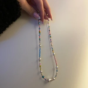 Fint sommar halsband  - Jätte fint till sommarn!!🌸