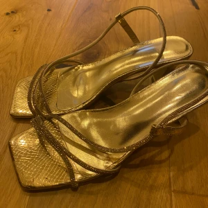 Guldiga klackar - Använda en gång