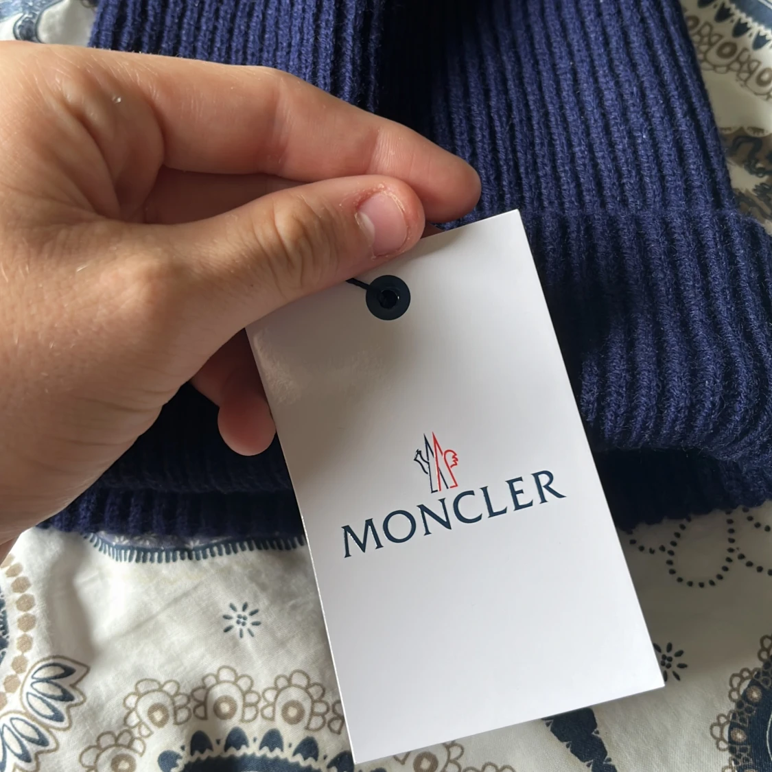Säljer nu min oanvända moncler mössa  - 90
