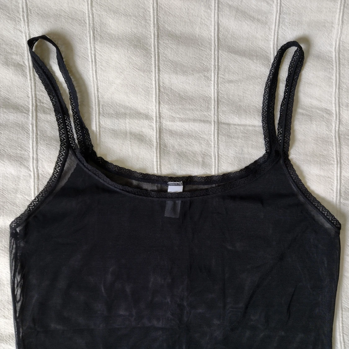 Svart see through linne med spets - genomskinlig topp i mesh - 90