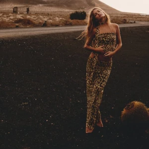 Leopardkjol  - Säljer denna nya leopardkjolen med prislapp kvar!! Den är slutsåld på sidan och eftertraktad 💕💕💕