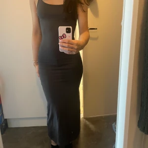 Klänning - Skims liknande klänning, ser ut som ny. Jag är 164💕