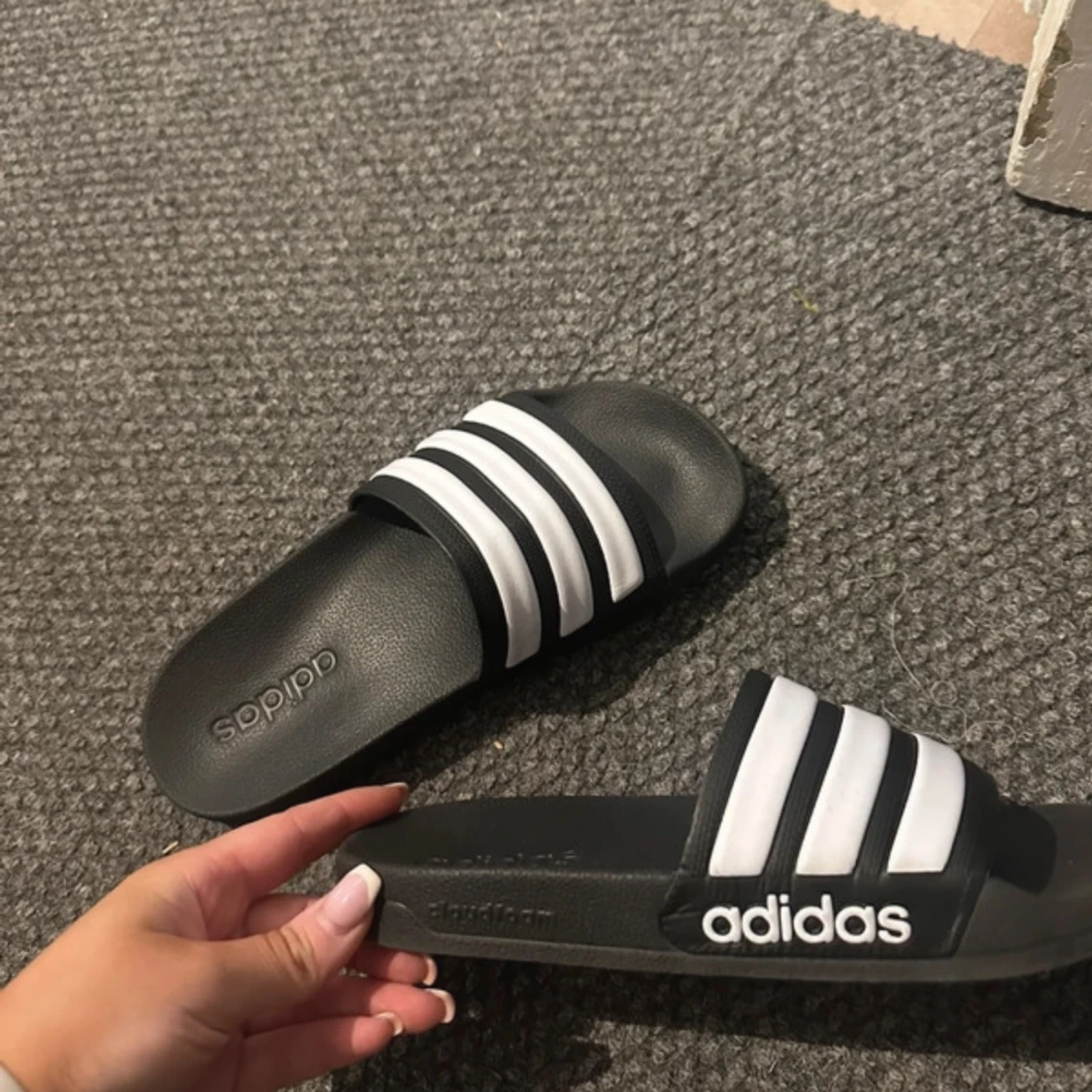 Adidas tofflor (nya) - 91