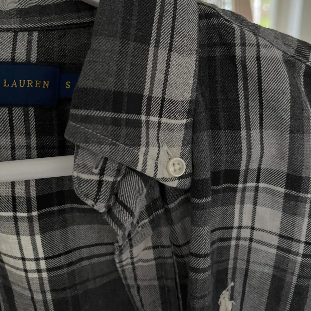 Ralph Lauren Flanell Skjorta | Skick 10/10 | Säljer pga att den är för liten | Skriv vid minsta funderingar och frågor!. Skjortor.