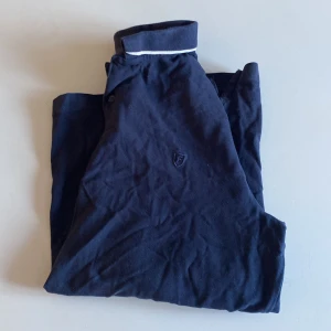 Piké tröja - Fint skick. Behov av en strykning pga legat nedpackat 