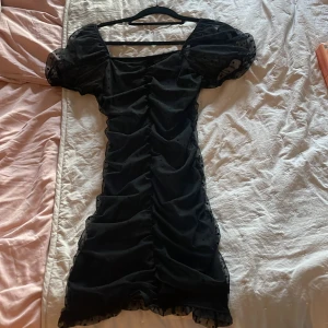 Festklänning - Cool festklänning som endast är använd 1 gång!