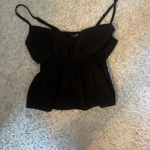 Svart topp - Topp i bra skick! Inga skador!