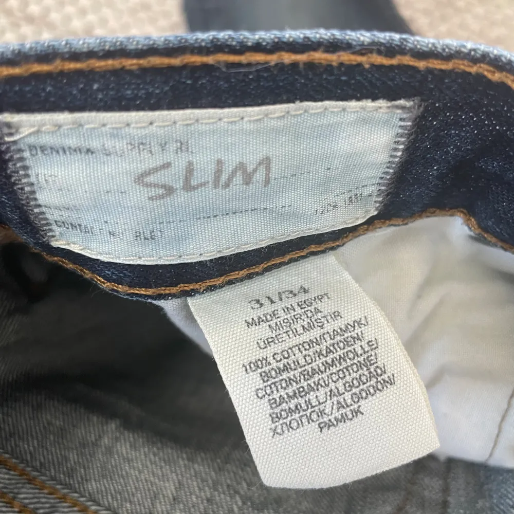 Riktigt sköna slim/straight jeans från ralph lauren. Storlek 31x34 men skulle säga att de sitter som 31x32. Toppskick, inga defekter över huvud taget!. Jeans & Byxor.