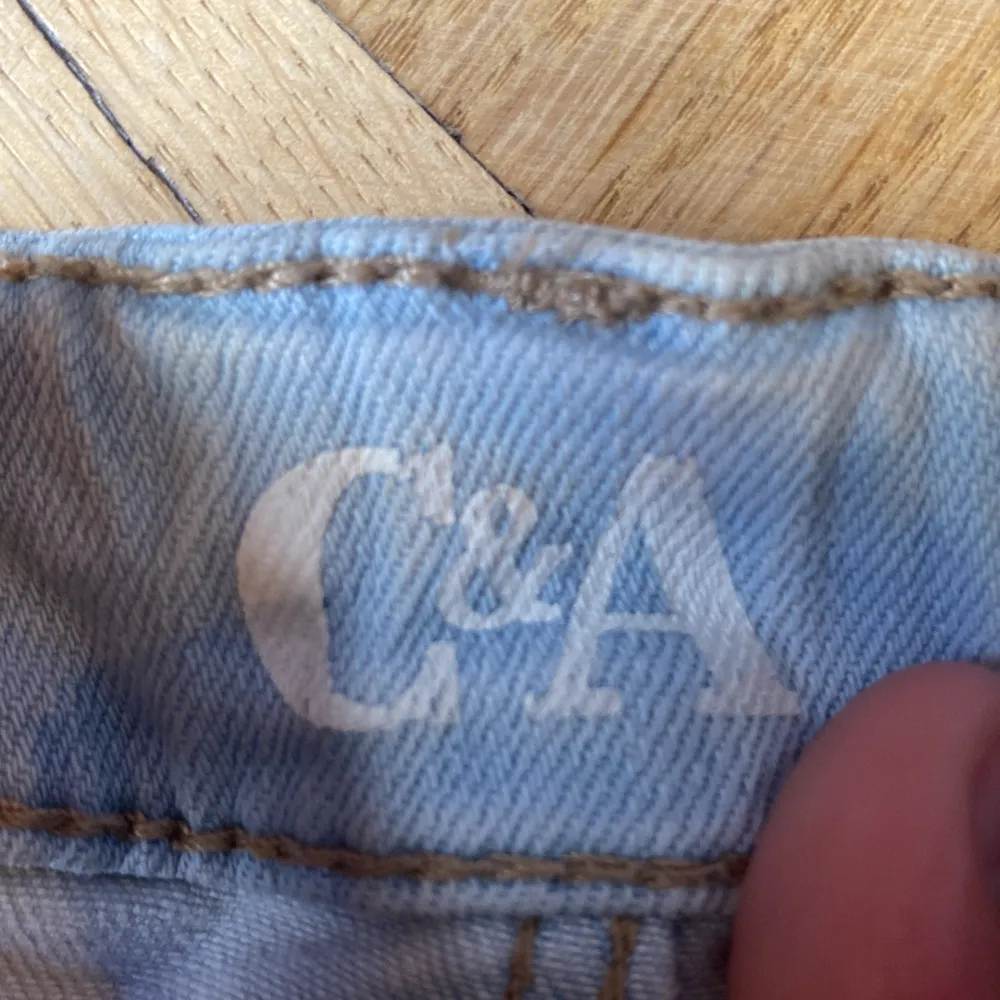 Säljer ett par blåa jeans shorts från C&A. Shorts.