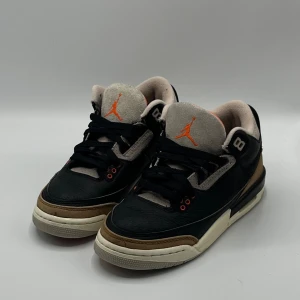 Jordan 3 ’Desert’ GS - Använt, men bra skick! Storlek 36.5.
