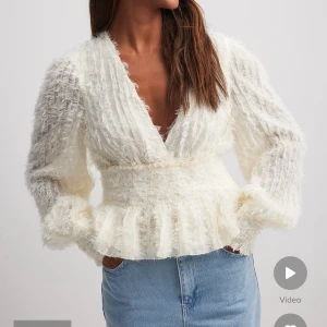 Blus från nakd - En helt oanvänd blus från nakd med prislappen kvar org pris 499kr