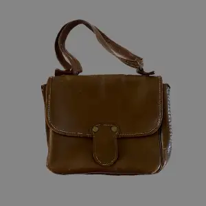 Fin brun väska gjord i läder!