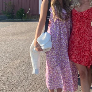 Hm klänning - Säljer denna superfina klänning ifrån H&M i storlek S. Ändats använd fåtal gånger. Superskönt och luftig. 