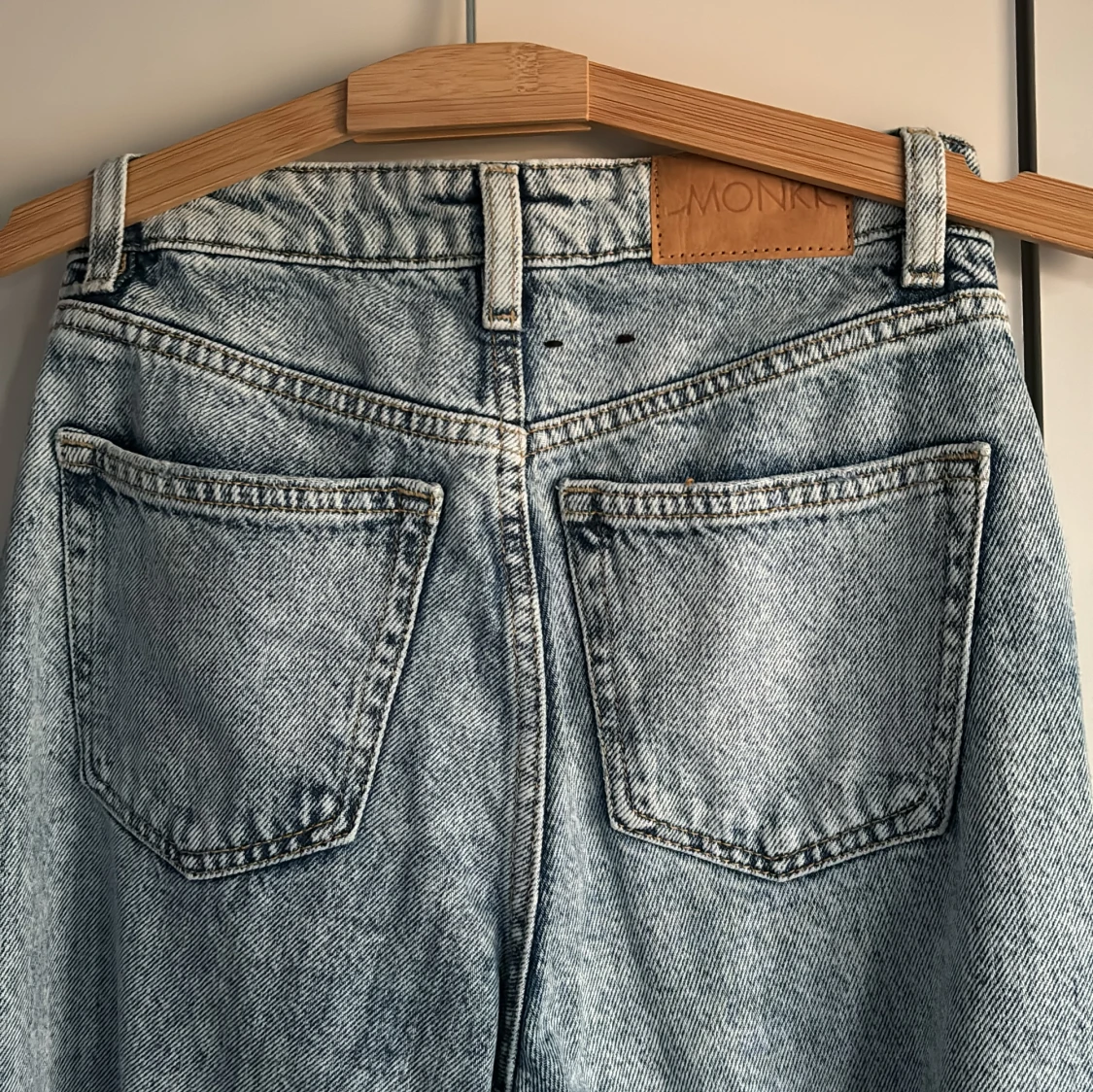 Snygga ripped jeans från Monki - 90