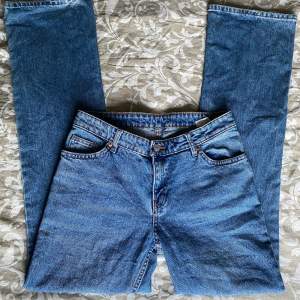 Superfina midwaist jeans från monki, flare/bootcut modell⭐️
