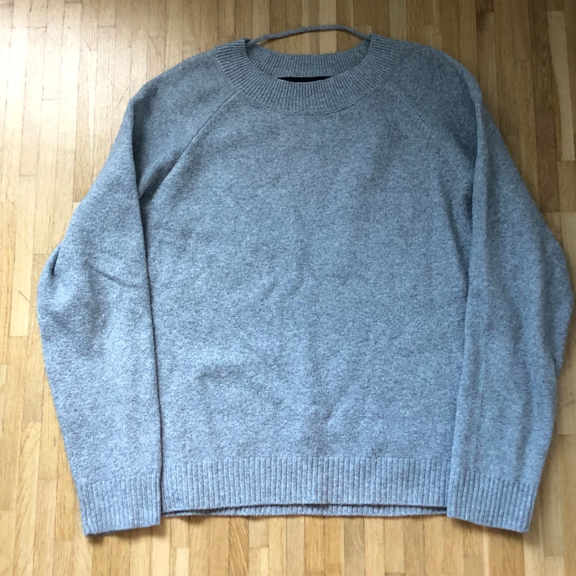 Tjock grå tröja